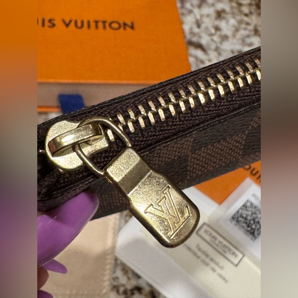 ⭐️ AUTHENTIC LV LOUIS VUITTON KEY POUCH DAMIER EBENE CLES N62658 ⭐️ - Picture 7 of 12